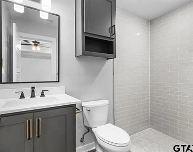 1204 Poplar Street - Photo Thumbnail 5