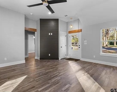1204 Poplar Street - Photo Thumbnail 1