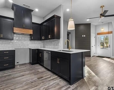 1204 Poplar Street - Photo Thumbnail 3