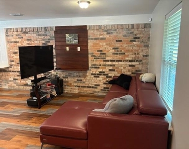 8714 Quinn Street - Photo Thumbnail 5
