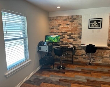 8714 Quinn Street - Photo Thumbnail 3