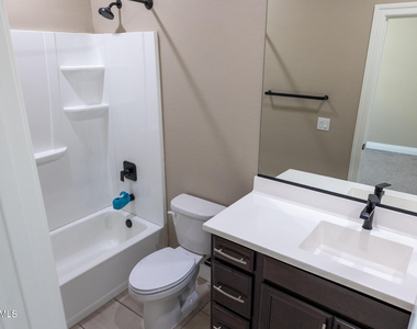 2462 E Lovebird Lane - Photo Thumbnail 20