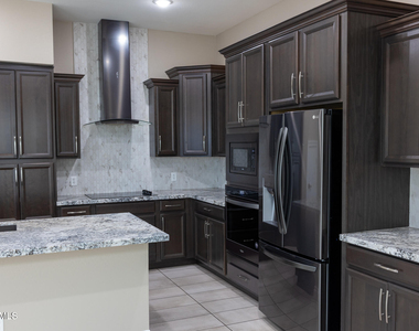 2462 E Lovebird Lane - Photo Thumbnail 10