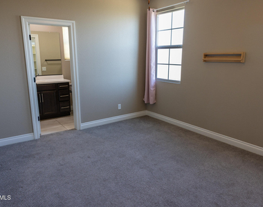 2462 E Lovebird Lane - Photo Thumbnail 22