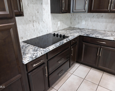 2462 E Lovebird Lane - Photo Thumbnail 14