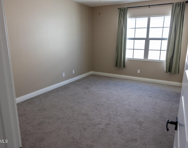 2462 E Lovebird Lane - Photo Thumbnail 18