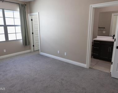 2462 E Lovebird Lane - Photo Thumbnail 19