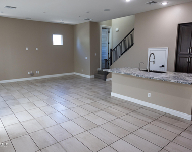 2462 E Lovebird Lane - Photo Thumbnail 8