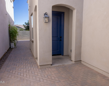 2462 E Lovebird Lane - Photo Thumbnail 6