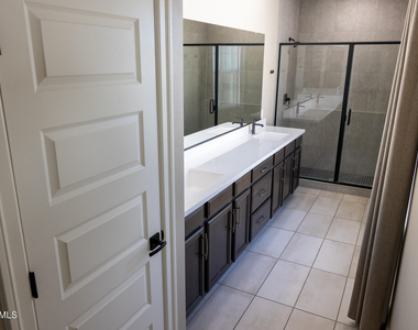 2462 E Lovebird Lane - Photo Thumbnail 30