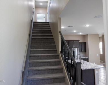 2462 E Lovebird Lane - Photo Thumbnail 16