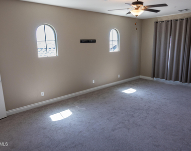 2462 E Lovebird Lane - Photo Thumbnail 35