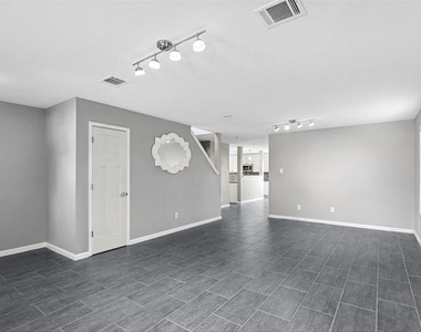 5304 Los Altos Road - Photo Thumbnail 2