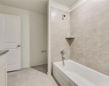 9724 Skyhawk Avenue - Photo Thumbnail 11