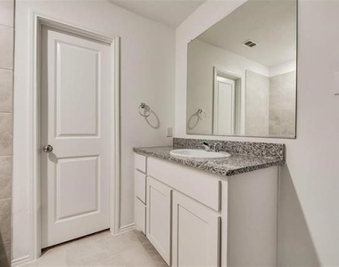 9724 Skyhawk Avenue - Photo Thumbnail 12
