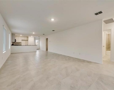 9724 Skyhawk Avenue - Photo Thumbnail 2
