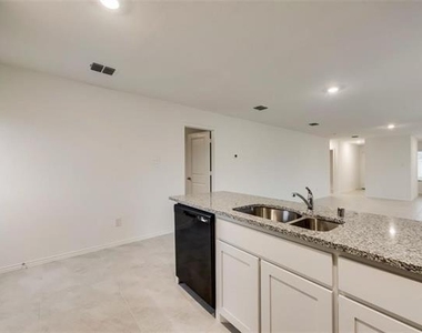 9724 Skyhawk Avenue - Photo Thumbnail 7