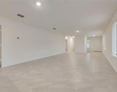 9724 Skyhawk Avenue - Photo Thumbnail 1