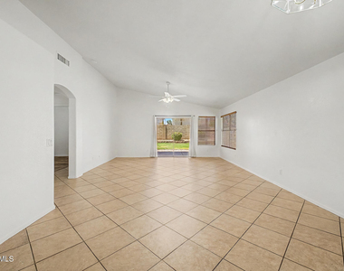 12548 W Roanoke Avenue - Photo Thumbnail 4