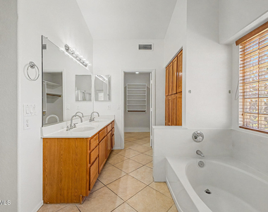 12548 W Roanoke Avenue - Photo Thumbnail 13