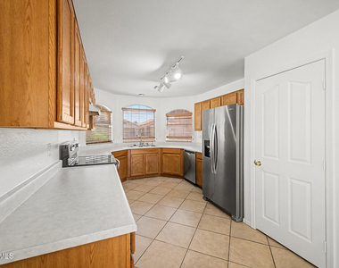 12548 W Roanoke Avenue - Photo Thumbnail 10