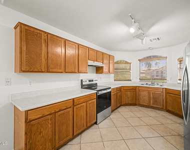 12548 W Roanoke Avenue - Photo Thumbnail 9