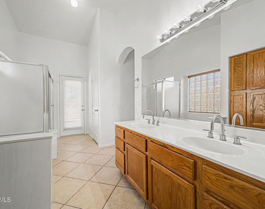 12548 W Roanoke Avenue - Photo Thumbnail 15
