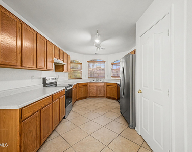 12548 W Roanoke Avenue - Photo Thumbnail 8