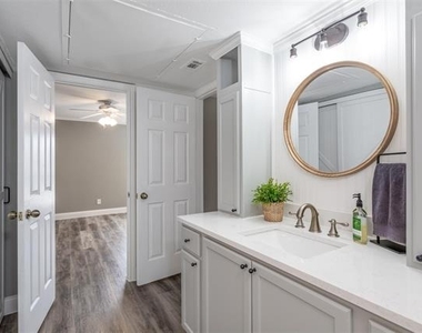 16301 Ledgemont Lane - Photo Thumbnail 12