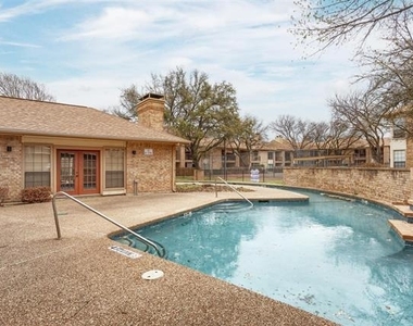 16301 Ledgemont Lane - Photo Thumbnail 15