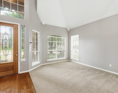 2001 Bishop Drive - Photo Thumbnail 3