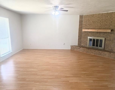 4805 Woodruff Drive - Photo Thumbnail 2