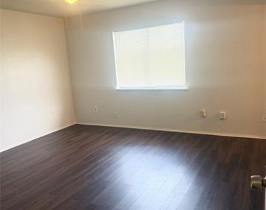 4805 Woodruff Drive - Photo Thumbnail 9