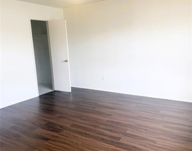 4805 Woodruff Drive - Photo Thumbnail 6