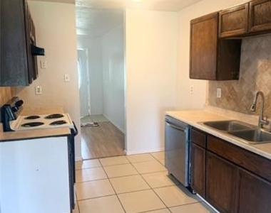 4805 Woodruff Drive - Photo Thumbnail 4