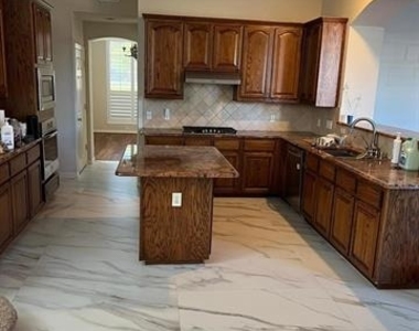 3020 Dove Creek Lane - Photo Thumbnail 6