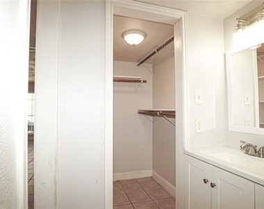 5638 Marina Drive - Photo Thumbnail 20