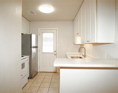 5638 Marina Drive - Photo Thumbnail 7