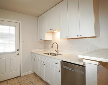 5638 Marina Drive - Photo Thumbnail 8
