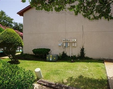 5638 Marina Drive - Photo Thumbnail 21