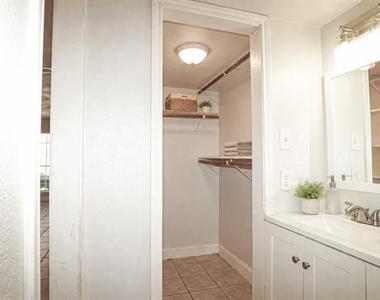 5638 Marina Drive - Photo Thumbnail 5