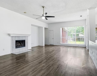 3215 Elmwood Drive - Photo Thumbnail 3