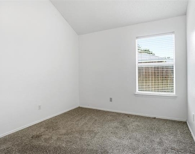 3215 Elmwood Drive - Photo Thumbnail 11