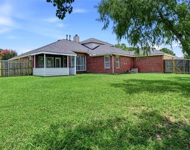 3215 Elmwood Drive - Photo Thumbnail 15