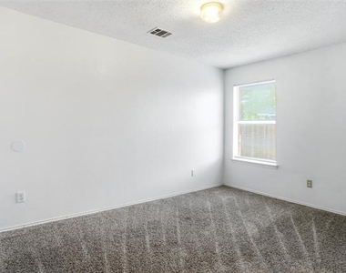 3215 Elmwood Drive - Photo Thumbnail 12