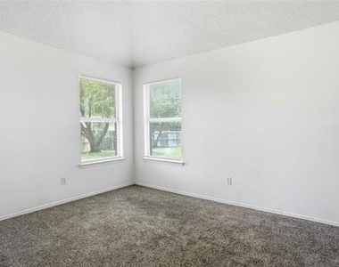 3215 Elmwood Drive - Photo Thumbnail 10