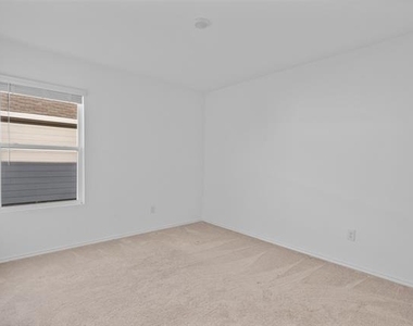 1436 Mahogany Lane - Photo Thumbnail 12