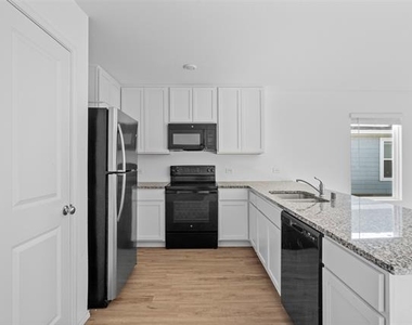 1436 Mahogany Lane - Photo Thumbnail 5