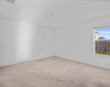 1436 Mahogany Lane - Photo Thumbnail 14