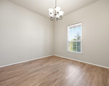 1445 Bateman Lane - Photo Thumbnail 4